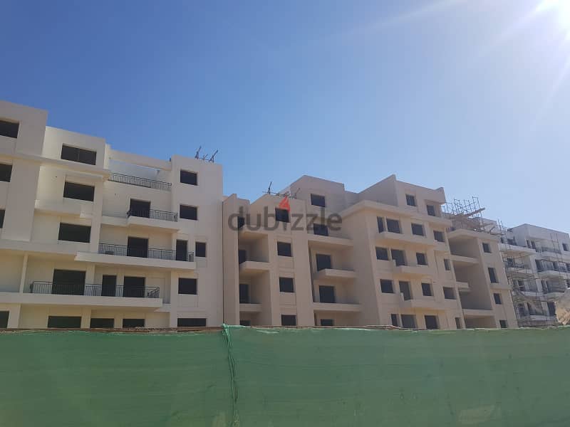 شقة للبيع بكمبوند أويست متشطبة Apartment sor sale at Owest 10