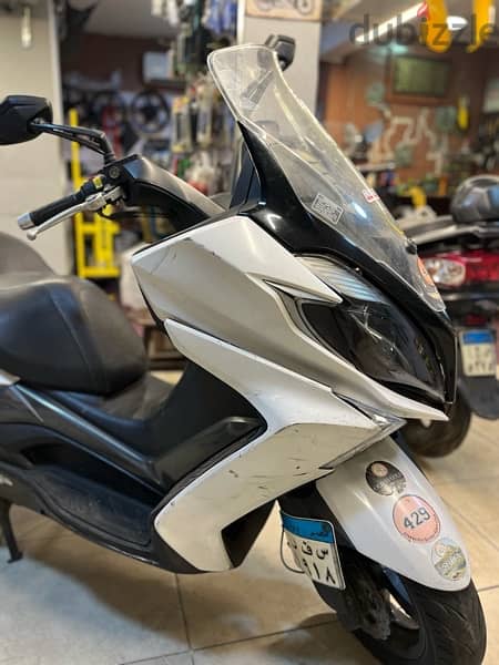 Kymco downtown 350 3