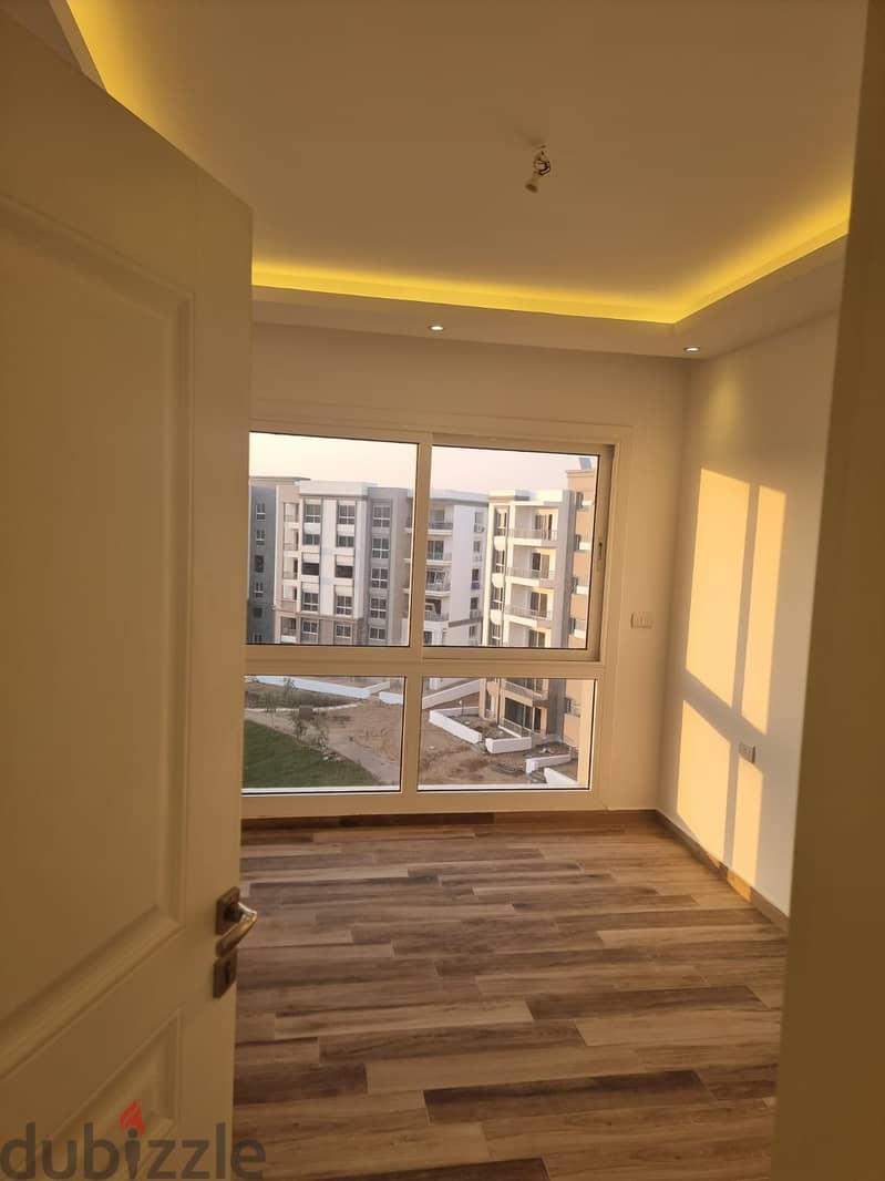 شقة Modern للإيجار 207م متشطبة بسعر لقطة في هايد بارك Hyde park التجمع 5