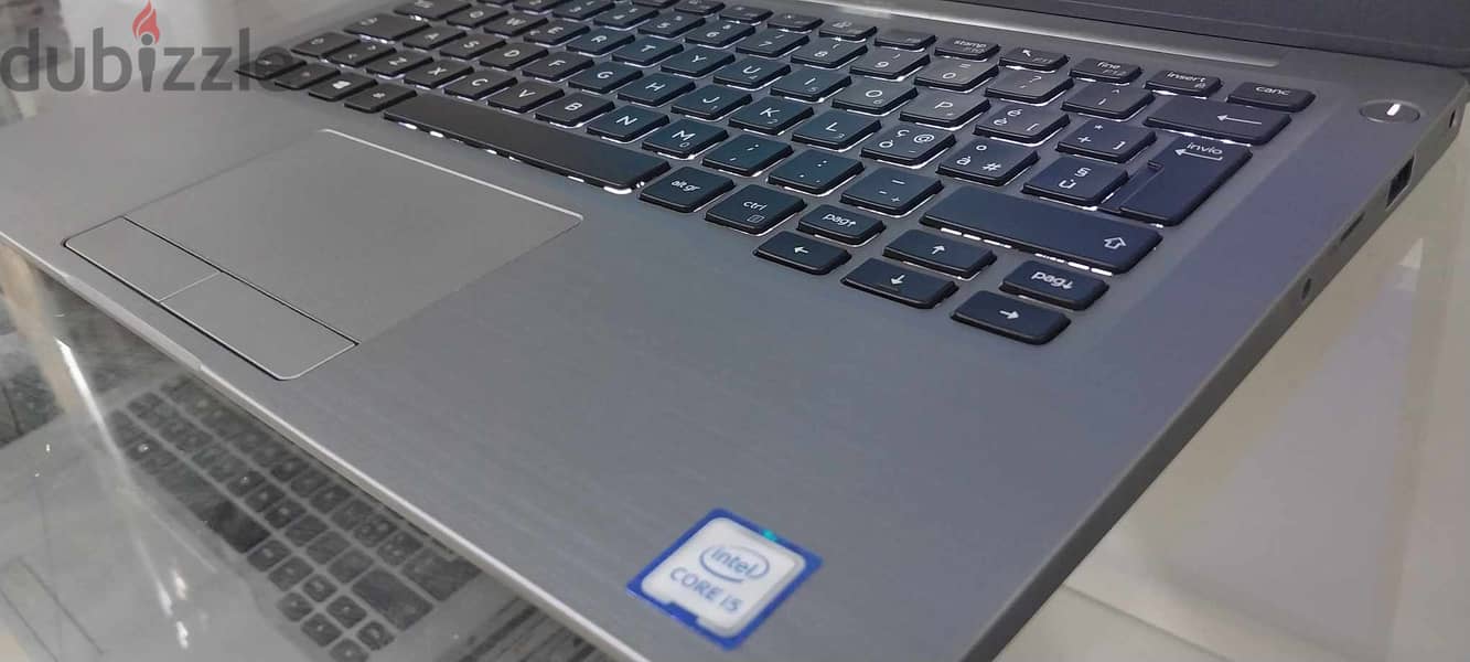 Dell 7400 الجيل التامن i5 ماتيريال معدن فضي شيك جدا ultra slim 7