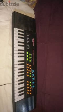 Music Keyboard with a great quality and good for learning with adopter 0