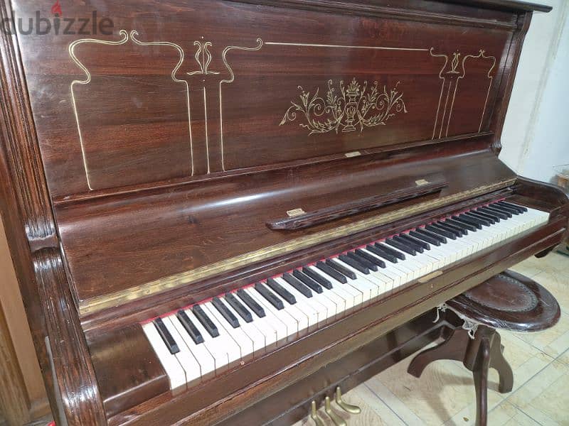 Baldwin American upright piano  very good condition 1