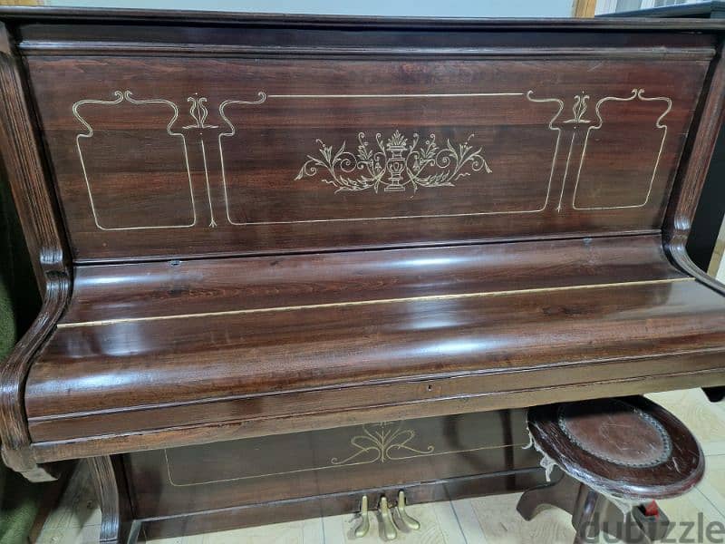 Baldwin American upright piano  very good condition 12