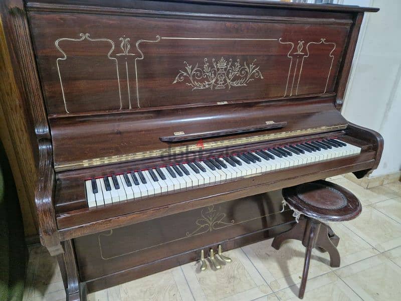 Baldwin American upright piano  very good condition 17