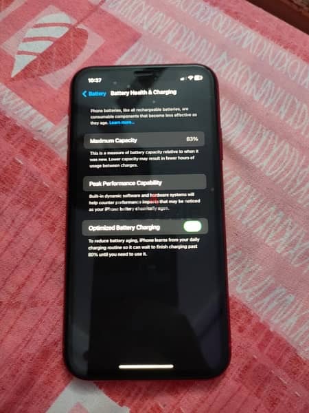 آيفون ١١ لون احمر مساحه ٦٤ بطاريه ٨٣ جهاز وشاحن بس جهاز 1