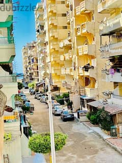 شقه في الإسكندرية تصلح للسكن والاستثمار الجيد لليع في شاطئ النخيل