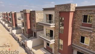 Townhouse 200 meters in Noble Compound in the heart of Taj City in New Cairo, First Settlement, villas only compound for 8 years 0