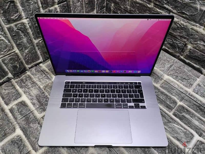 MacBook pro 2019 touch bar 1