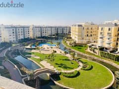 شقة 3 غرف نوم نصف تشطيب اقل سعر في الماركت ماونتن فيو هايد بارك Mountain view hyde park 0