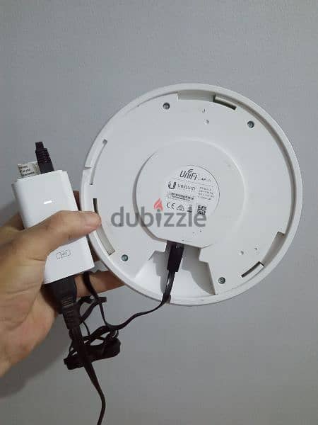 Ubiquiti UniFi AP-LR Long Range Access 
Point
اكسس بوينت يوبيكويتي 3