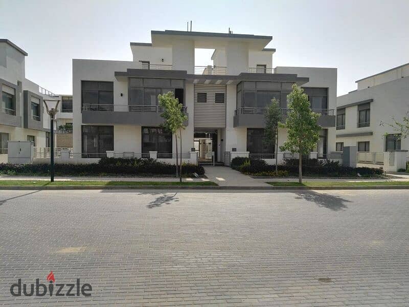 Villa for sale in installments in Taj City Compound, Fifth Settlement, in front of Gate 2 of Cairo International Airport 1