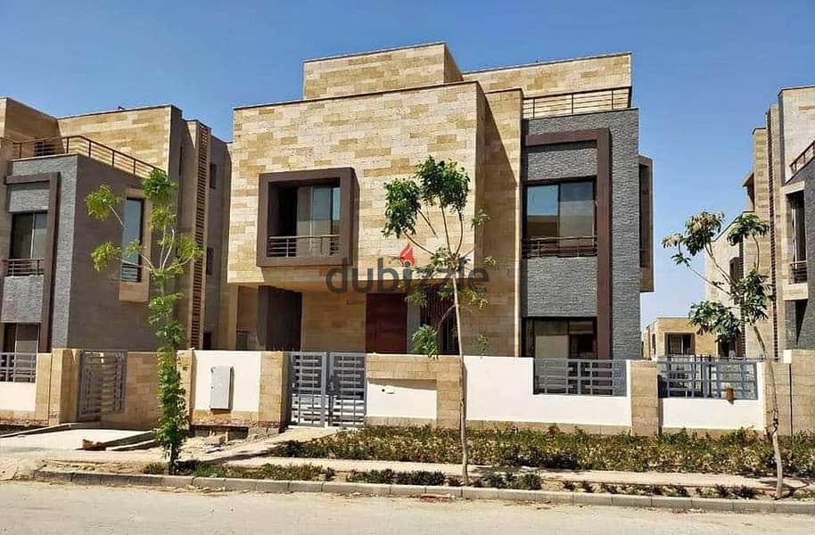 Townhouse with a very special division, 5 master rooms, for sale in Taj City Direct Compound, directly on the ring road 3