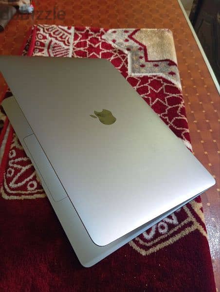 Apple MacBook Air with M1 Chip 4