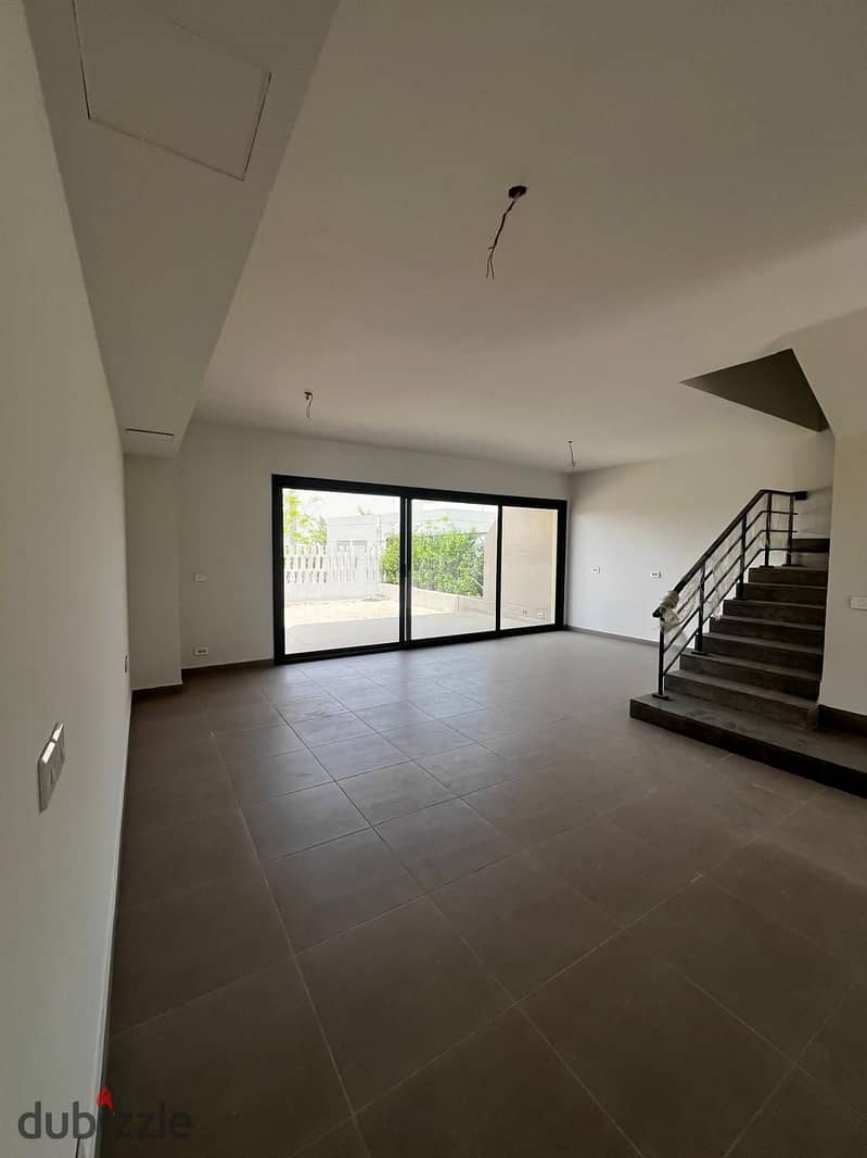 semi furnished Duplex roof corner 276m for rent in Al Burouj 1