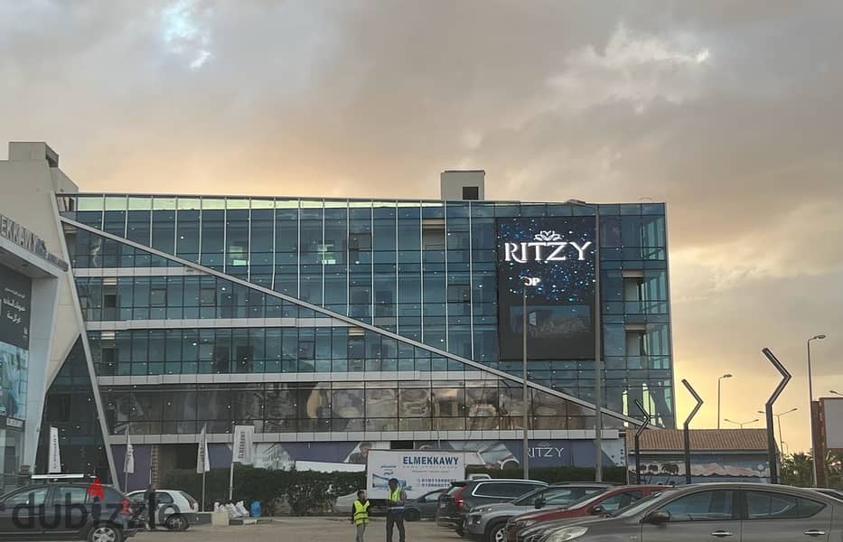 عيادة 70 متر متشطبة  ألترا سوبر لوكس  أمام كمبوند جرينز بمول ريتزي الشيخ زايد - Ritzy Mall Zayed 1