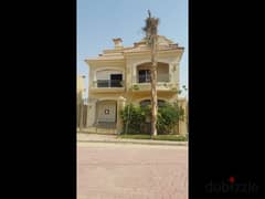 Stand alone Vila 340m for sale in patio 5