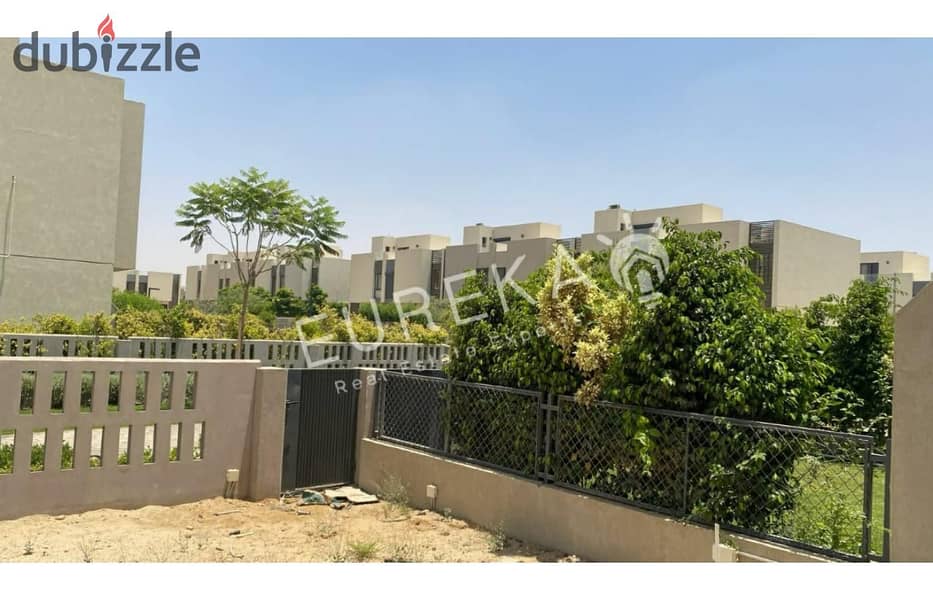 للإيجار تاون هاوس كورنر 245م في Compound Al Burouj 1