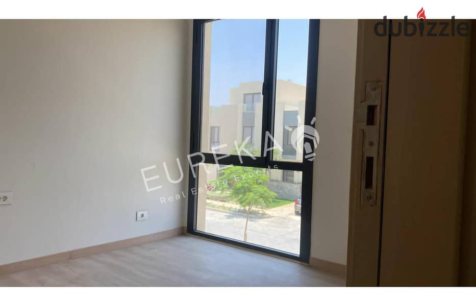 للإيجار تاون هاوس كورنر 245م في Compound Al Burouj 11