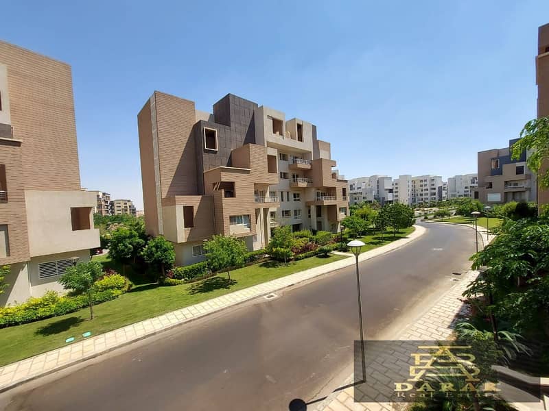 Apartment for sale in Madinaty, 245 sqm, wide garden view, north-facing, in Block B8. 5