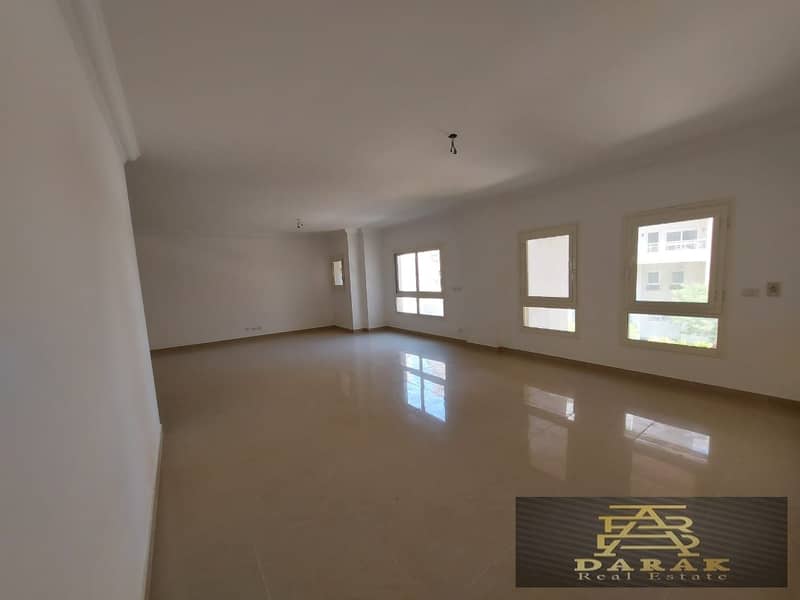 Apartment for sale in Madinaty, 245 sqm, wide garden view, north-facing, in Block B8. 9