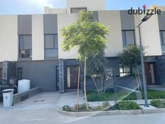 Town House Middle 245 m for rent in  ( Al Burouj )