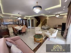 Villa for sale in Madinaty: Special finishes, 3 bedrooms, twin house, fully equipped with kitchen and air conditioning