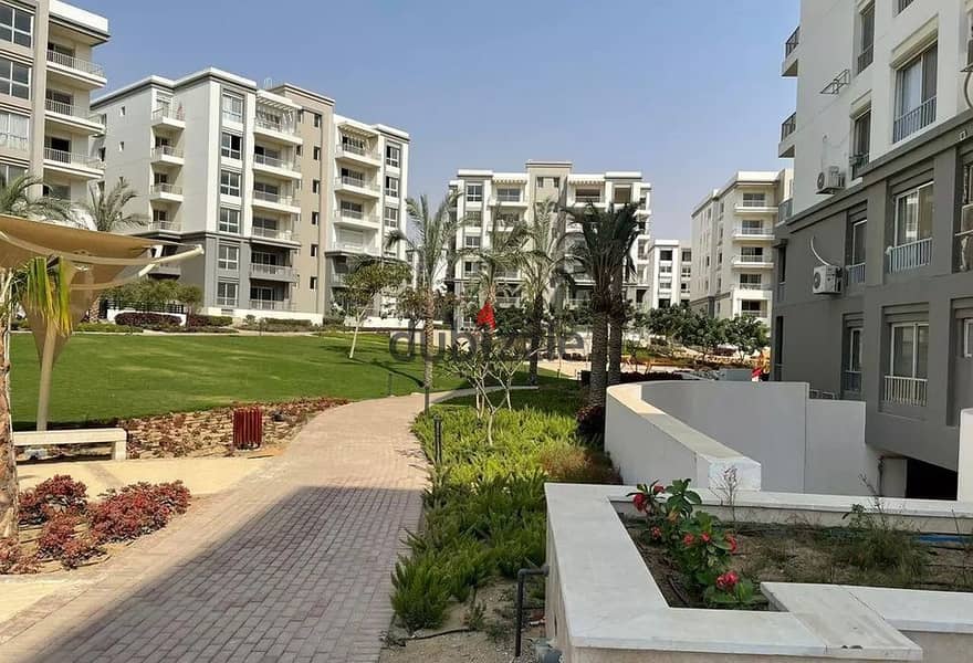 Apartment for sale in installments in the most prestigious compound in the settlement Hyde Park 7