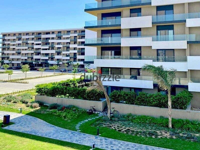 At a very special price Duplex with garden, fully finished and immediate delivery, directly in front of the International Medical Center Al Burouj 2