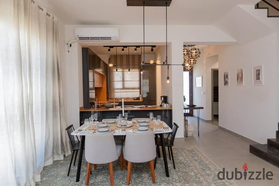 At a very special price Duplex with garden, fully finished and immediate delivery, directly in front of the International Medical Center Al Burouj 6