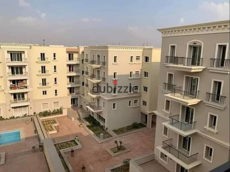 شقة متشطبة بالكامل بالتكيفات واستـــلام قـــريب في كمبوند فيلدج ويست بالشيخ زايد | Village west sheikh zayed 7