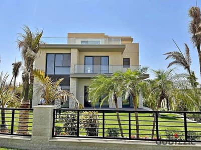 Immediately receive a standalone villa, prime location, directly on the ring road, for sale in a fully-serviced compound, Palm Hills New Cairo Compoun