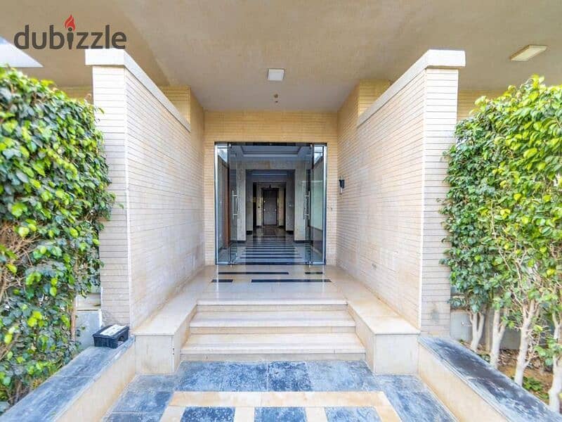 For sale, immediate receipt, penthouse 161 sqm with roof 132 sqm in Galleria in New Cairo 9