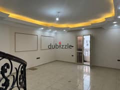 Penthouse 250 m2 super deluxe in the neighborhoods area, close to Cairo Festival, natural gas, jacuzzi and master, bargain price required 25,000 0