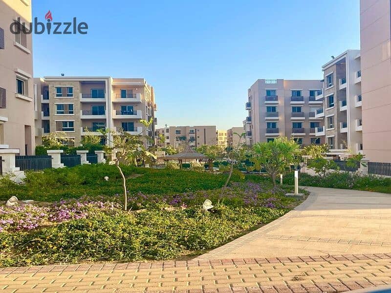 For sale at a snapshot price, a two-bedroom apartment of 114 square meters in Taj City, minutes from Nasr City 6