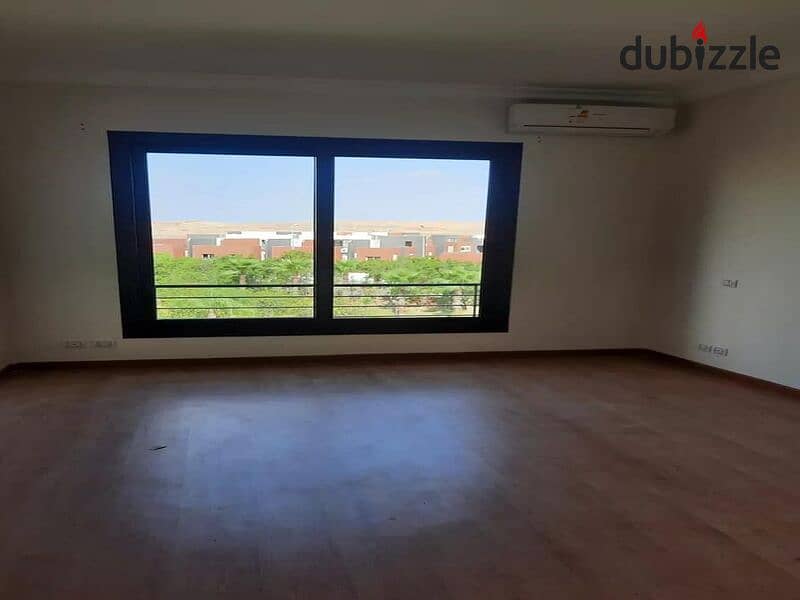 For sale, a finished penthouse with AC's, delivery soon, in comfortable installments, in the heart of Sheikh Zayed, in the Village West Co 1