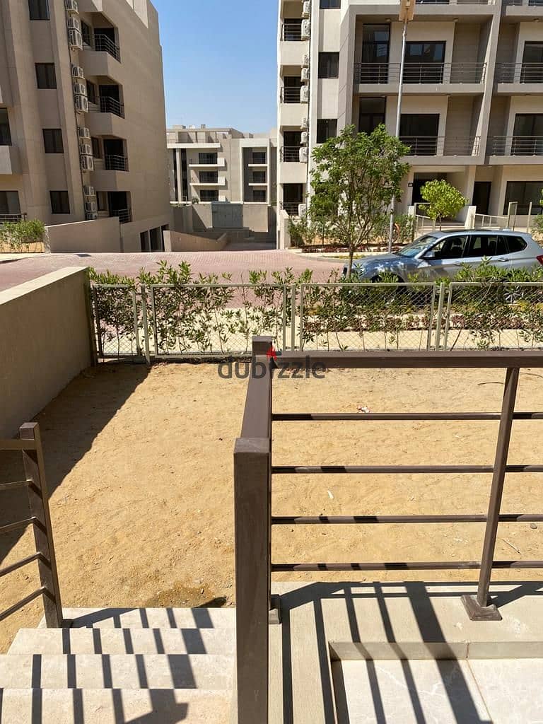 Apartment 146. M with garden 80. M in Fifth Square Al Marasem fully finished for sale with AC'S and Kitchen under market price 4