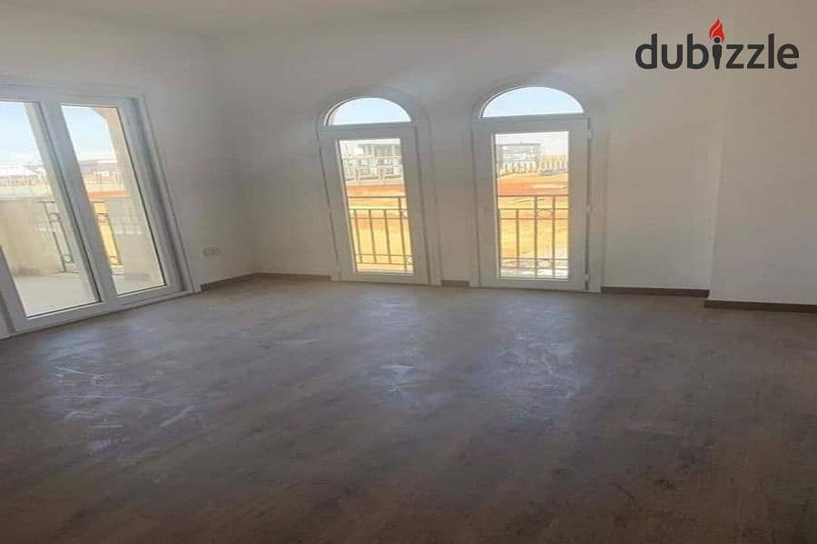 4-room duplex for sale in New Cairo, Creek Town, directly in front of Al-Rehab entrance 10