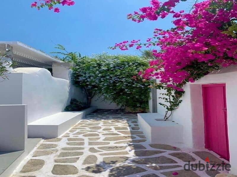 Villa direct on the beach for sale in Plage Mountain view North coast 2