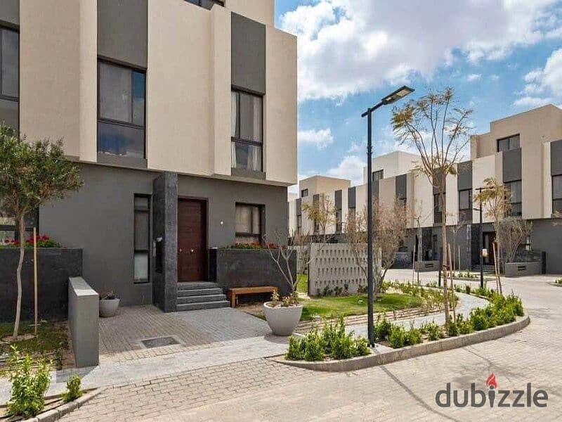 Townhouse villa in Al Burouj Compound in front of the International Medical Center 3