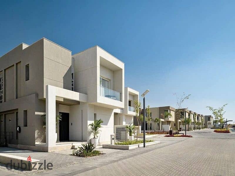 Townhouse villa in Al Burouj Compound in front of the International Medical Center 7