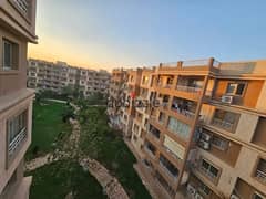 شقه للإيجار قانونى جديد 131م في B6 في Madinaty تطل علي Wide garden view دور رابع بجانب الخدمات 0