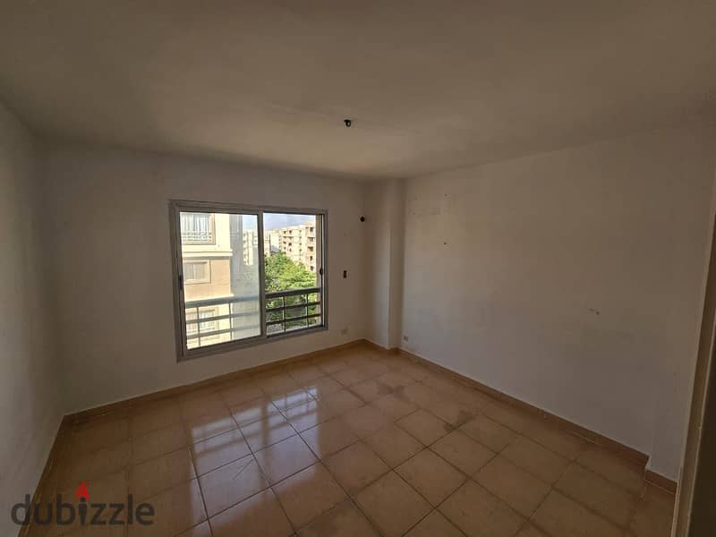 Apartment in Madinaty for rent, prime location in B6, area of ​​131 m, view and garden 1