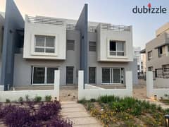 Townhouse ready to move with down payment and installments directly on the park in Hyde Park Compound 0