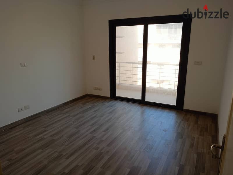 Apartment For Rent 166m in B8 Garden Vew Fifth floor 4