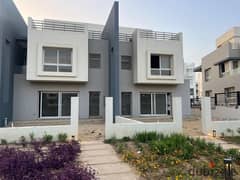 Townhouse Ready to move bahry view landscape with Down payment and installments in Hyde Park Compound 0