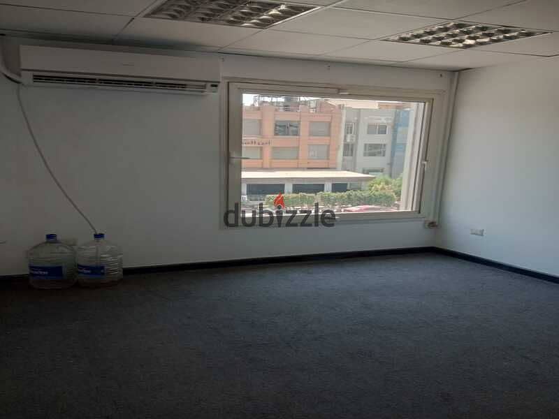 Office space 120 sqm in Bank Center 3