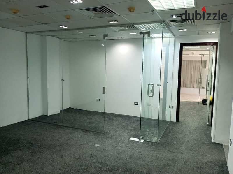 Office space 120 sqm in Bank Center 4