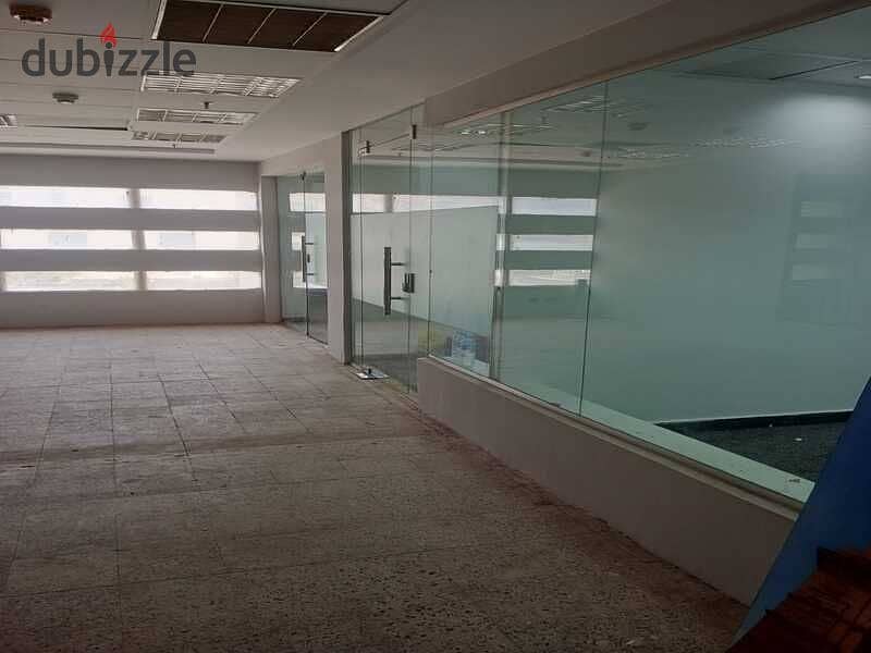 Office space 120 sqm in Bank Center 5