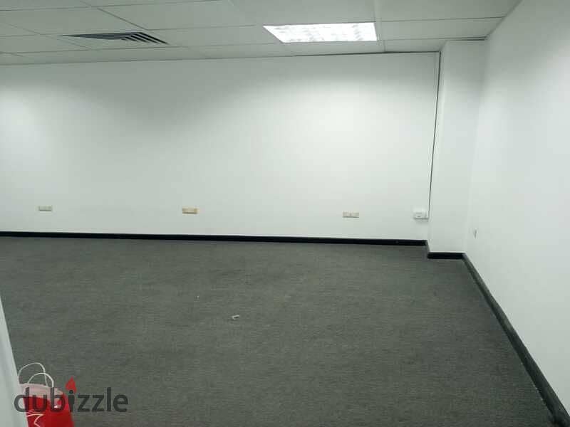 Office space 120 sqm in Bank Center 6