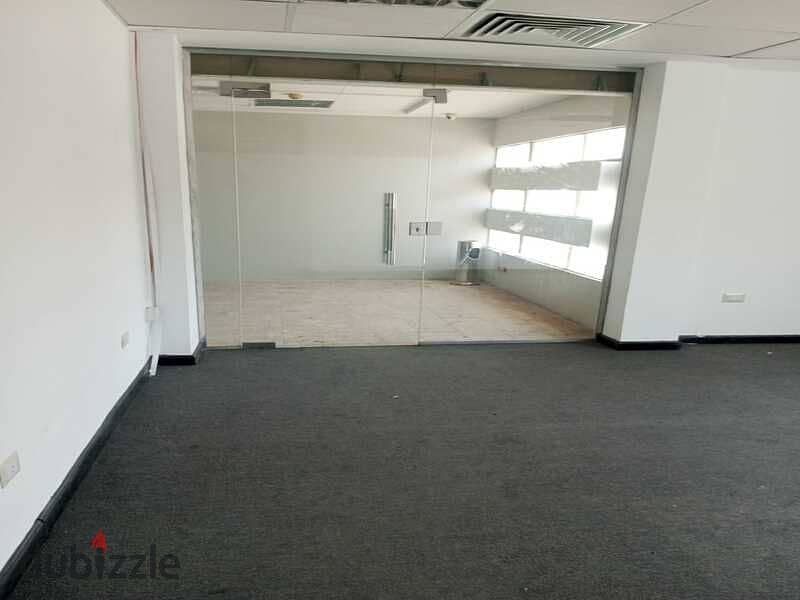 Office space 120 sqm in Bank Center 13